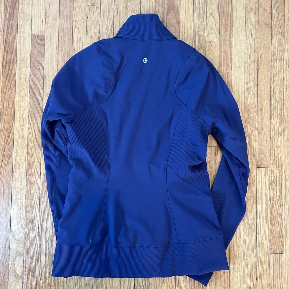 Lululemon Movement To Movement Jacket
Cyber Purple - Picture 8 of 9